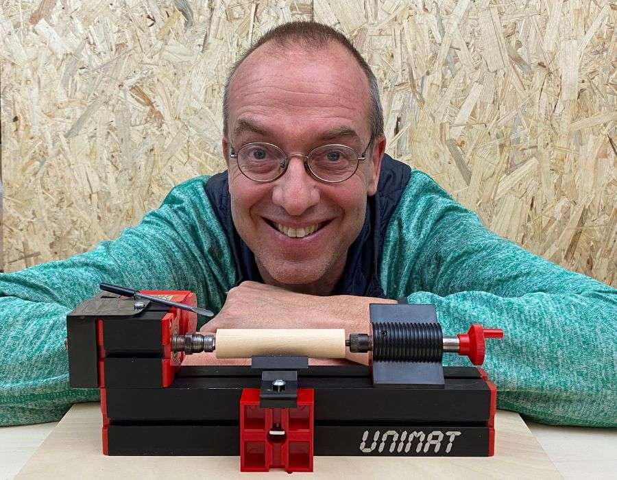 Pit Fürleger mit einer Drechselmaschine von Unimat